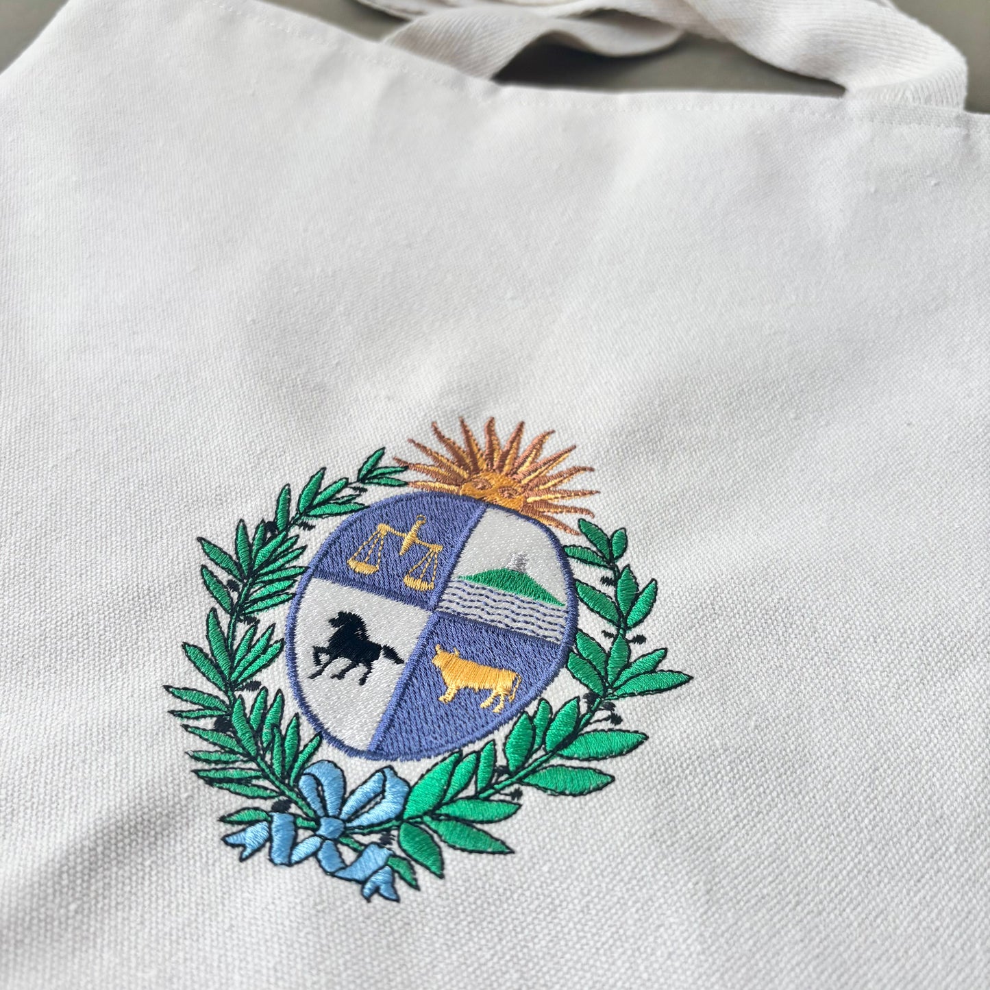 Tote bag con escudo nacional bordado