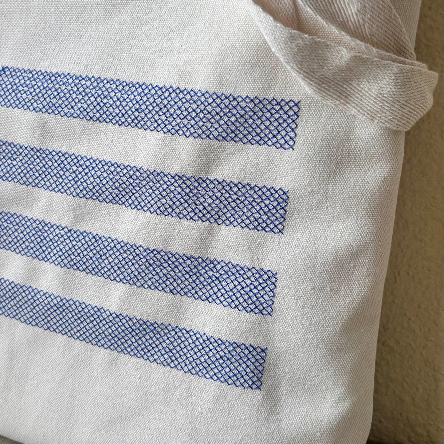 Tote bag con bandera uruguaya bordada