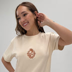 Remera con escudo nacional bordado