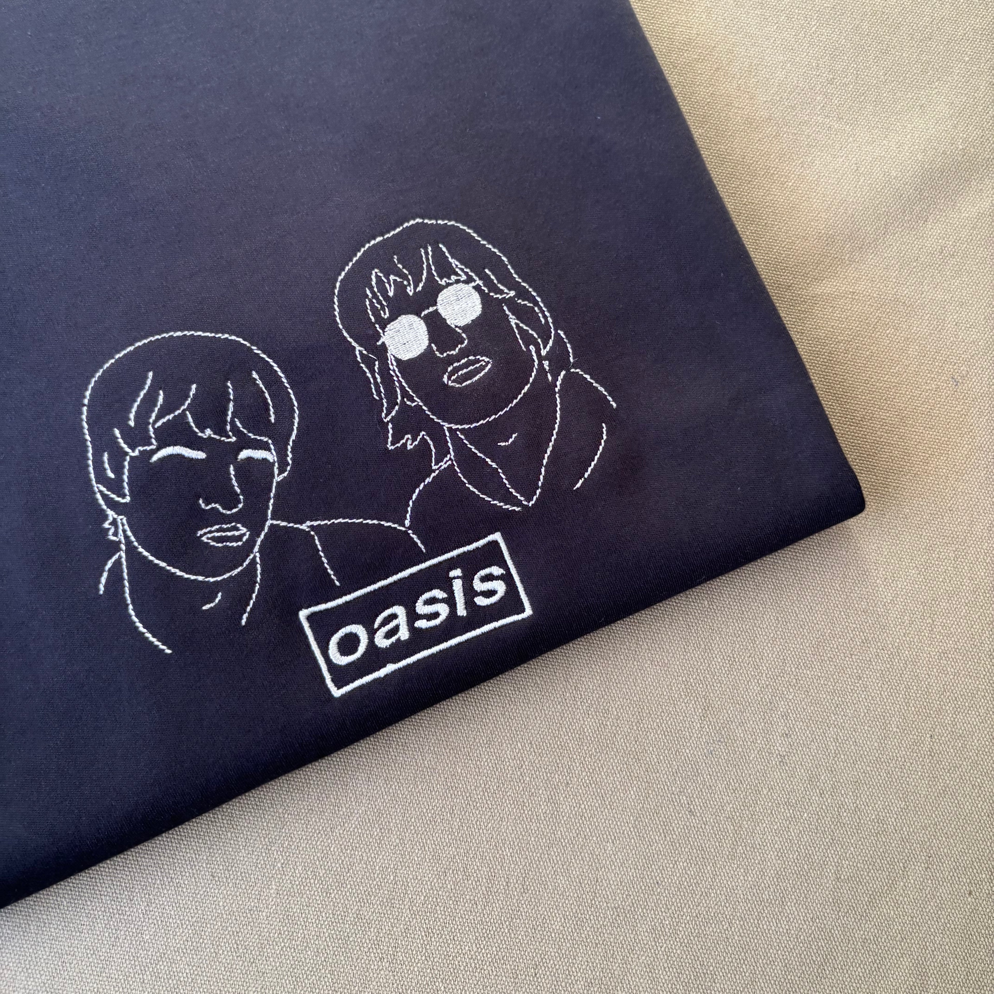 Remera bordada Oasis