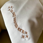 Remera bordada "in my mom era"