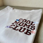 Remera bordada "Cool Moms Club"