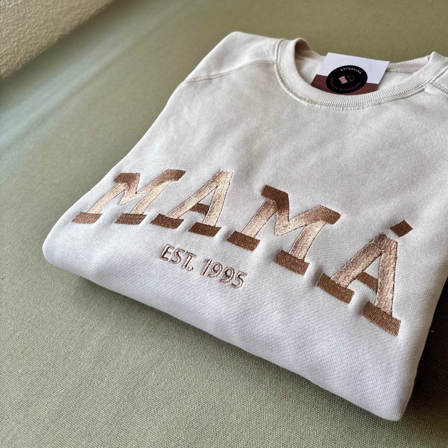 Buzo bordado "MAMÁ" personalizado