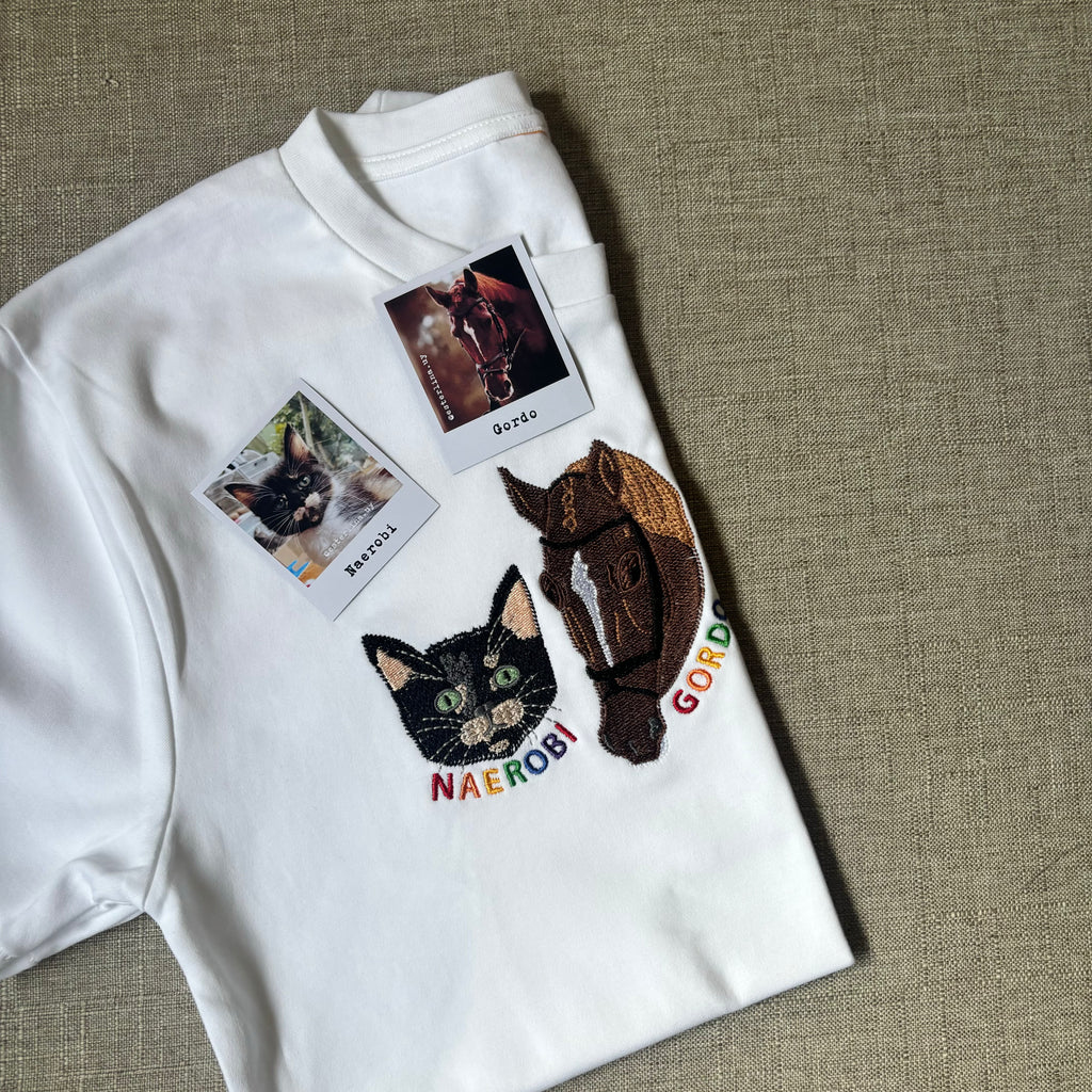 Remera con mascota bordada a color