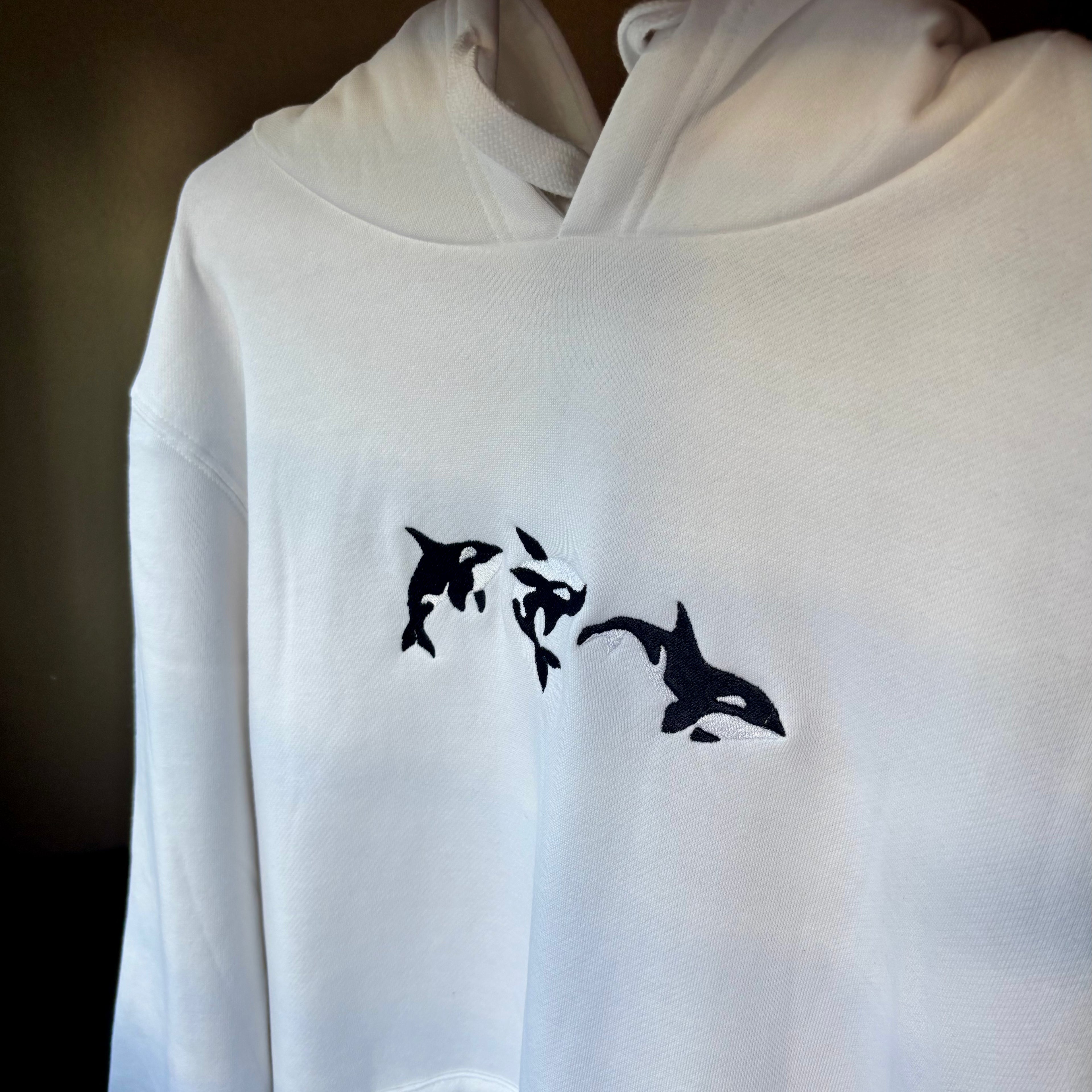 Canguro con orcas bordadas