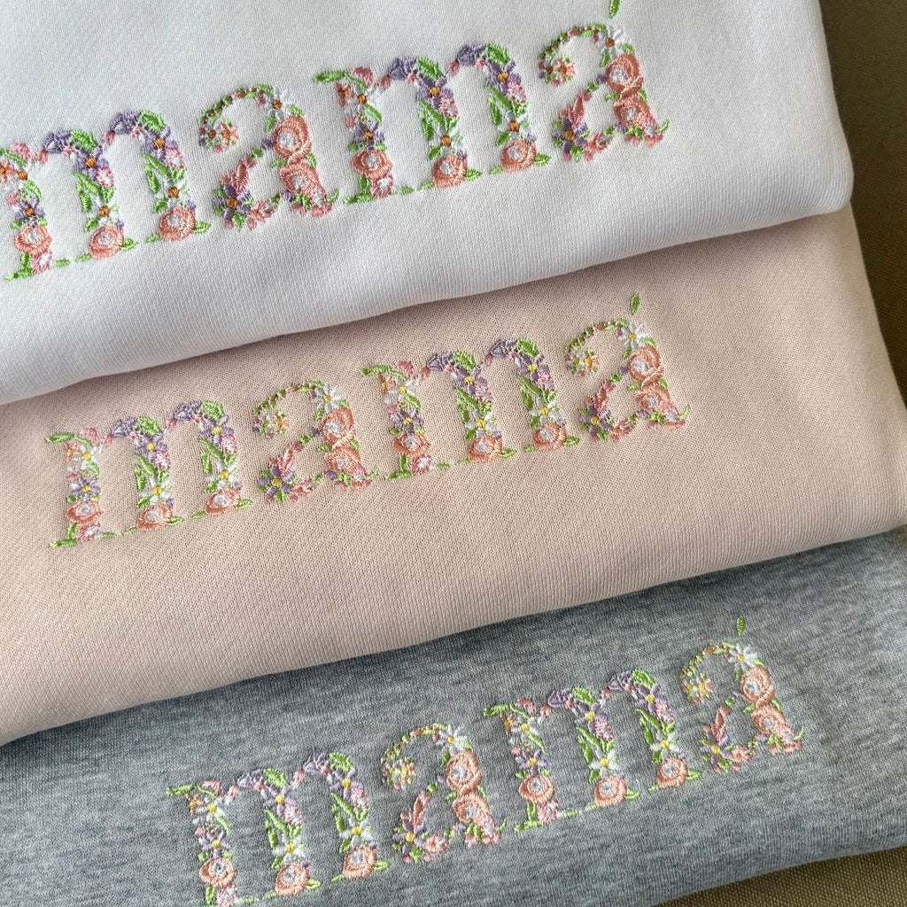 Buzo bordado floral "MAMÁ" personalizado