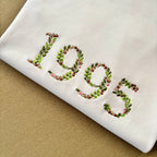 Remera bordado con año floral