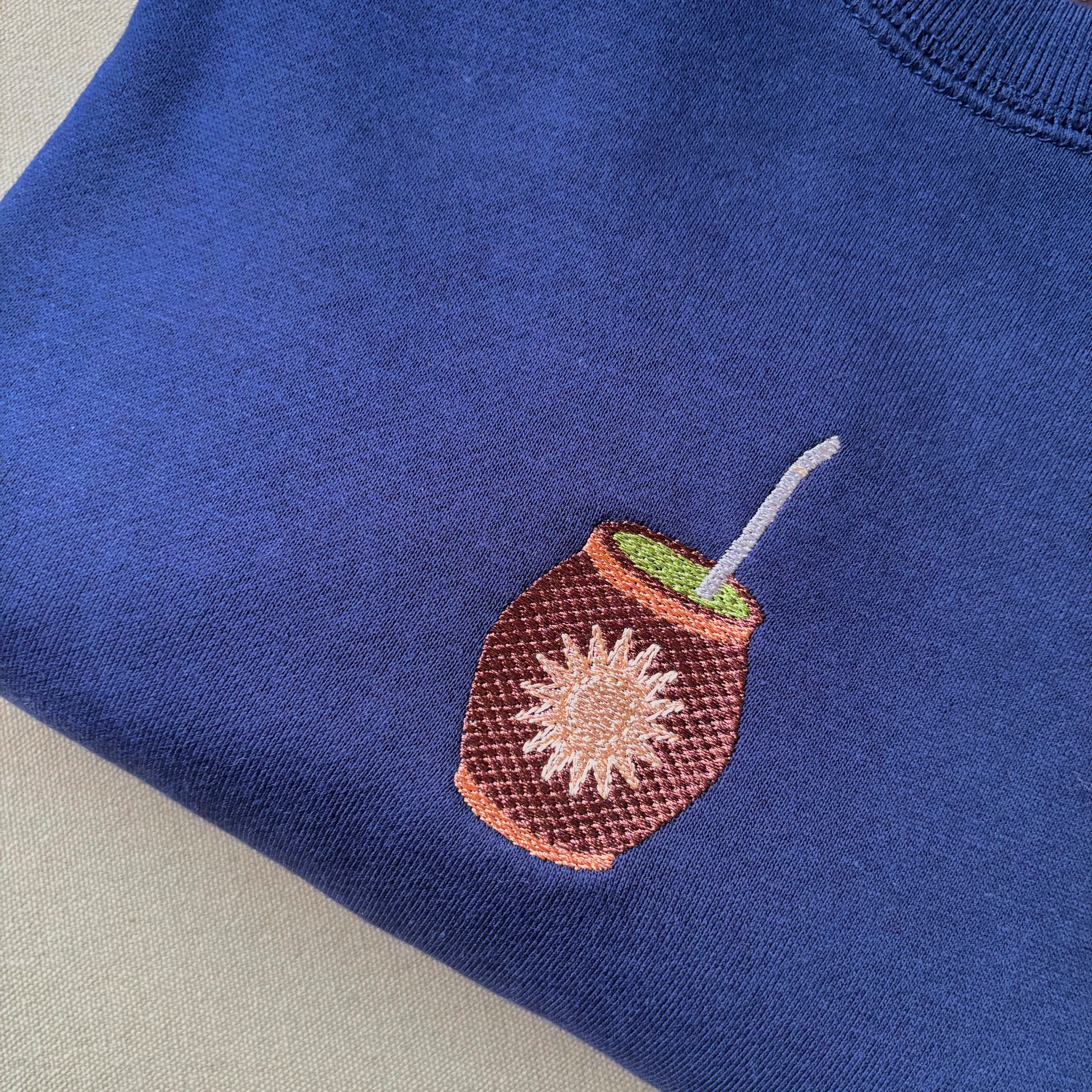 Buzo con mate bordado