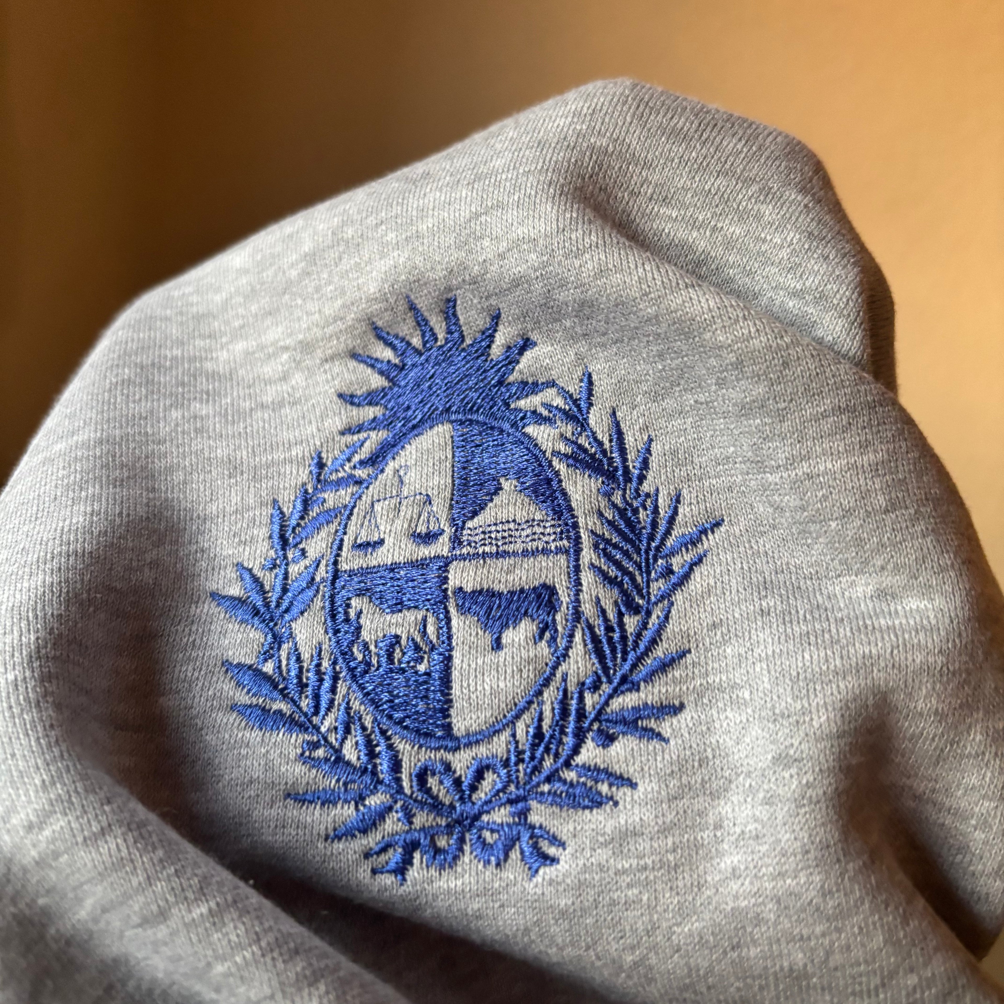 Canguro con escudo nacional bordado