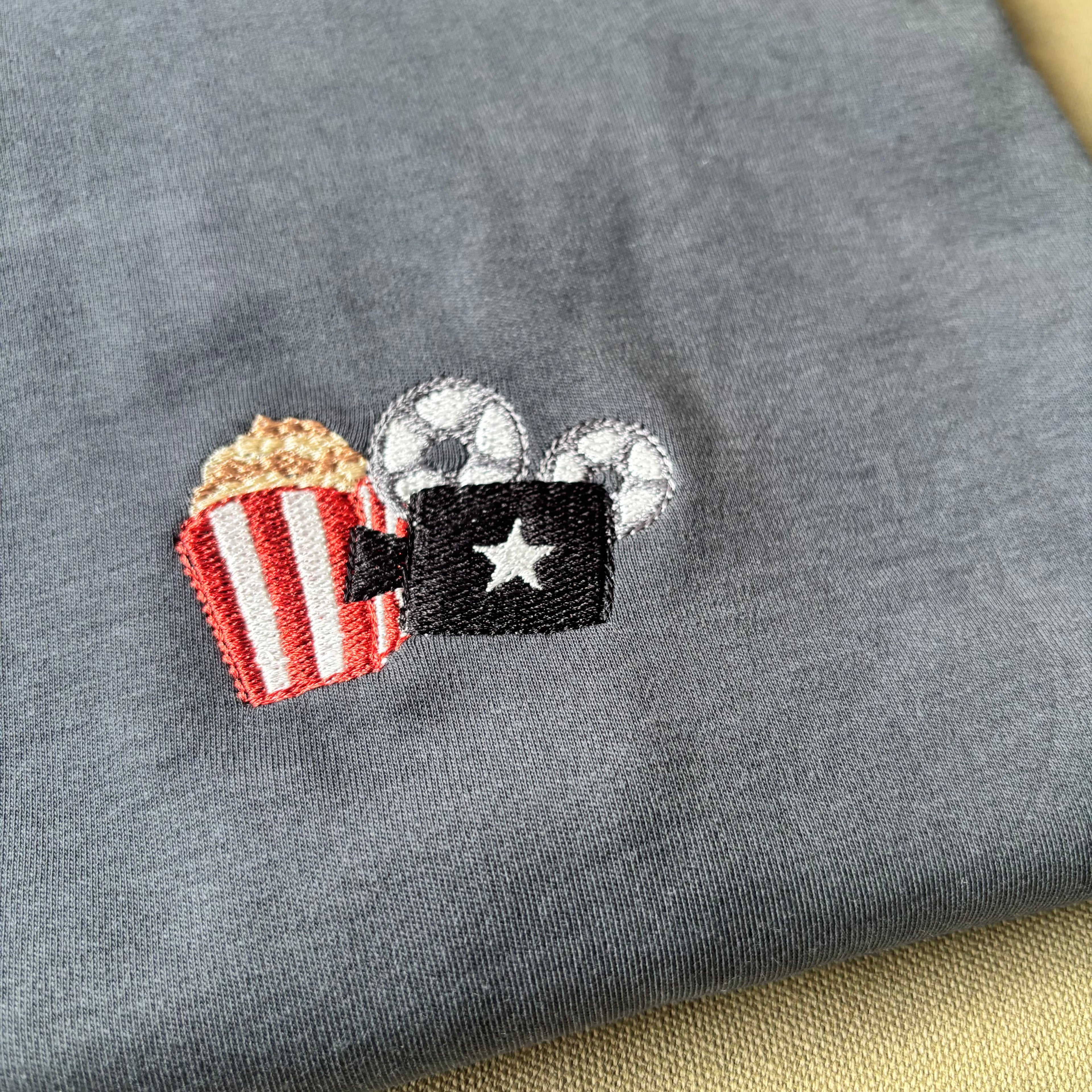 Remera bordada cine y pop