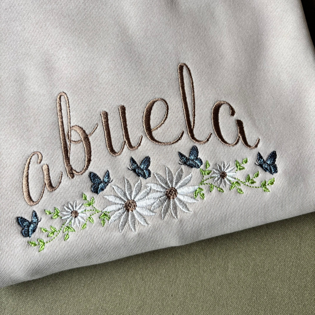 Buzo bordado "abuela" con flores y mariposas
