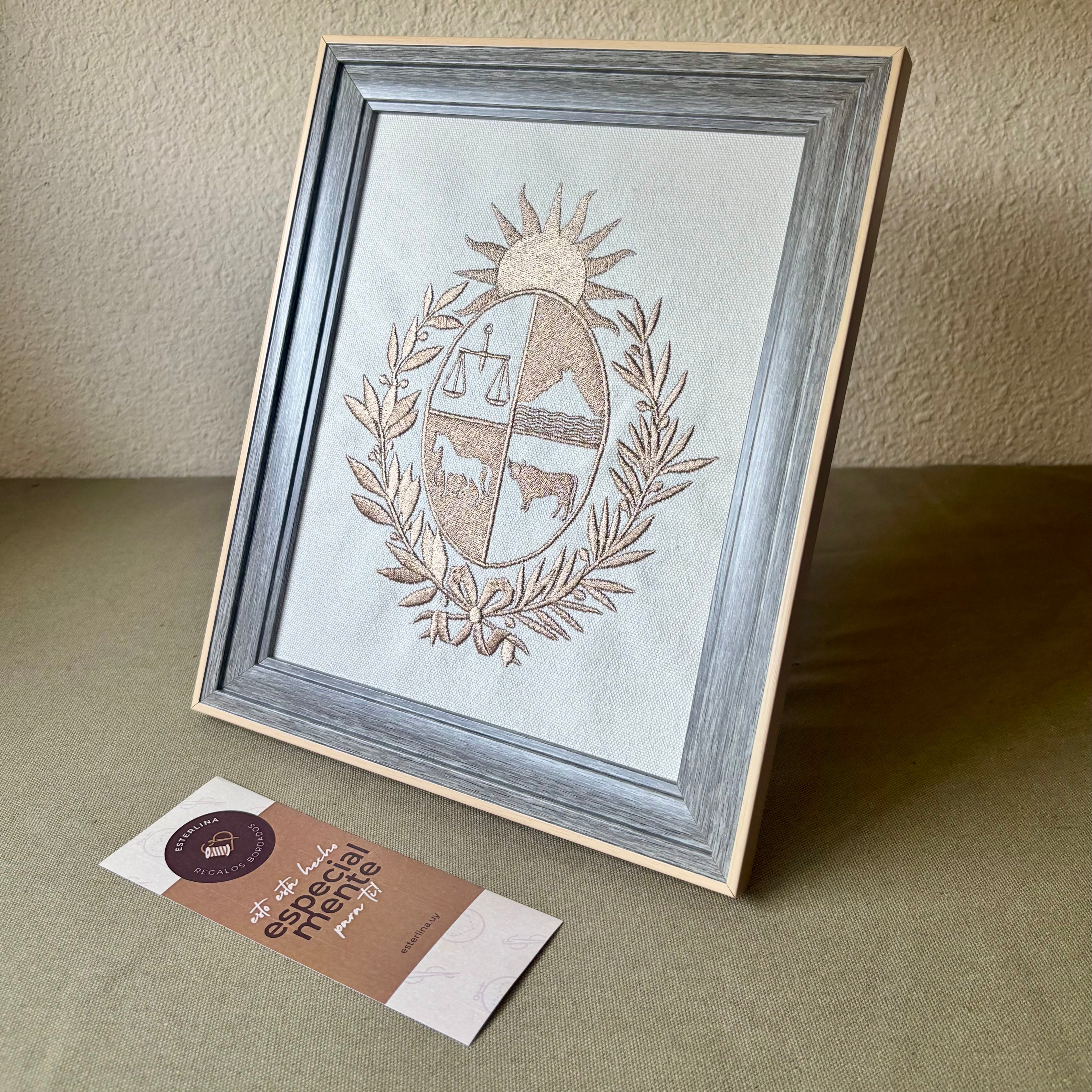 Cuadro con escudo nacional bordado (EN STOCK)