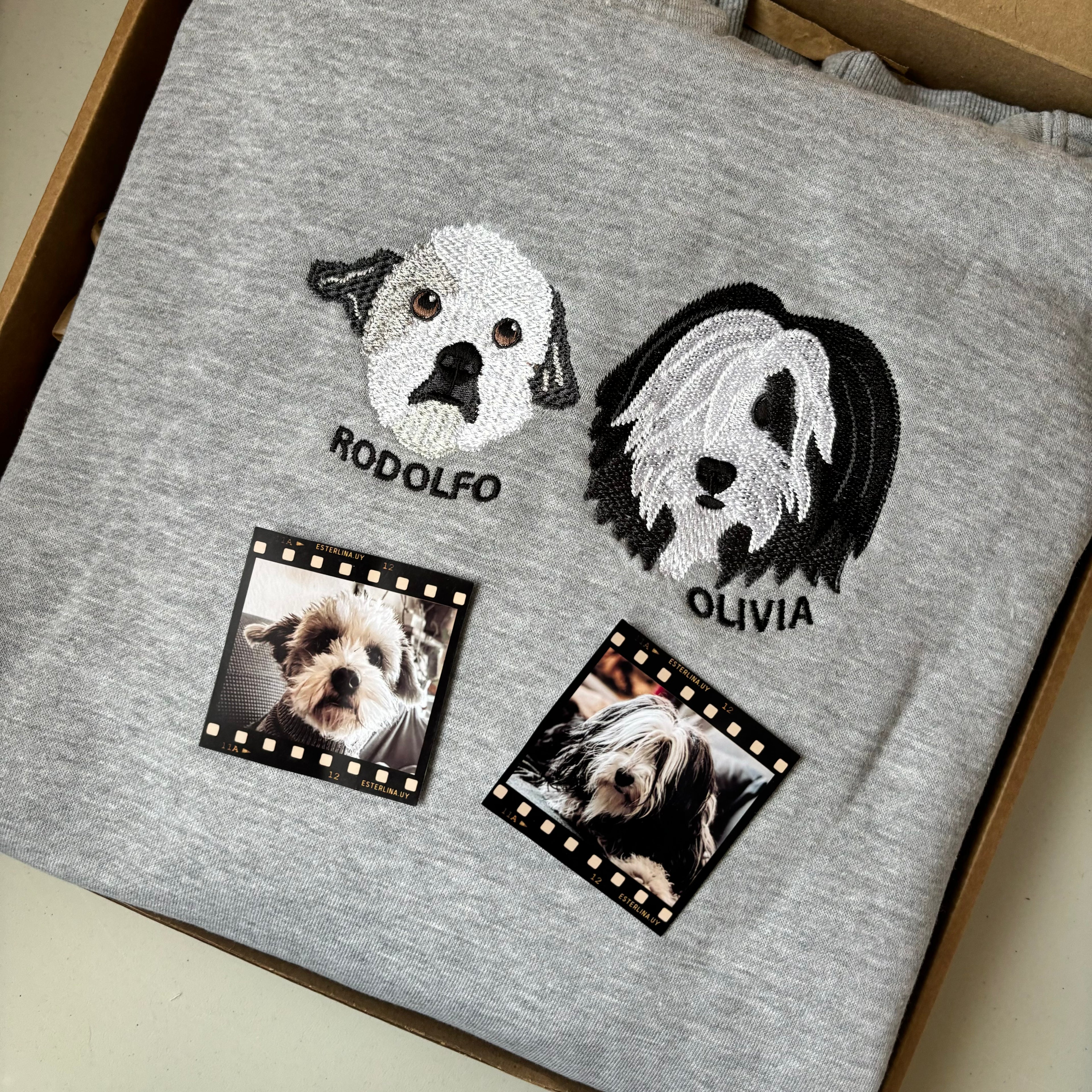 Canguro con mascota bordada a color