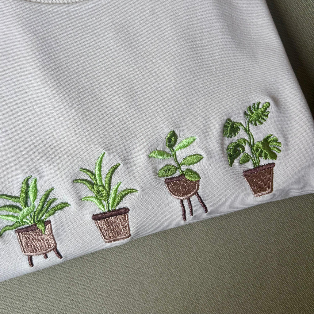 Remera con plantas bordadas