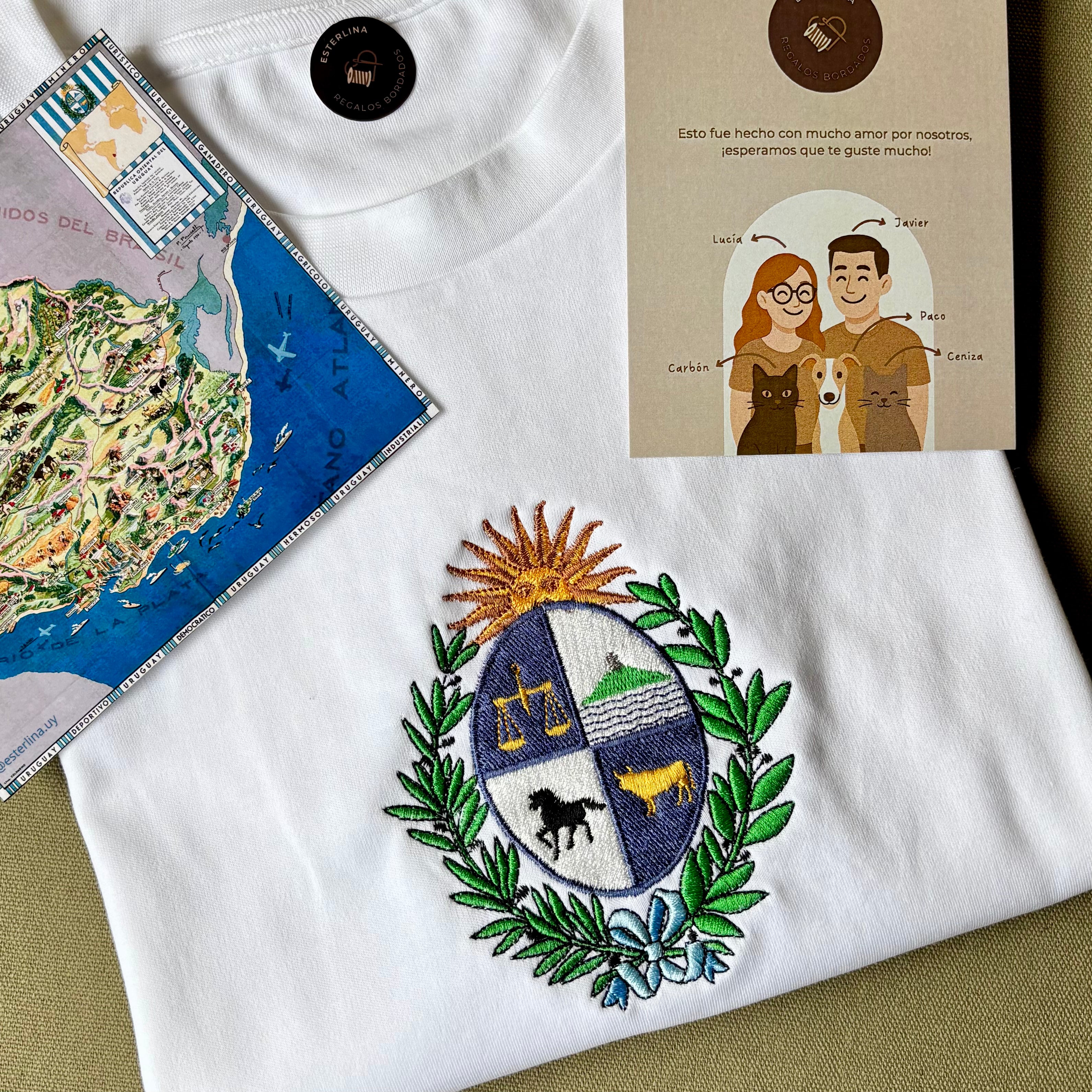 Remera con escudo nacional bordado a color