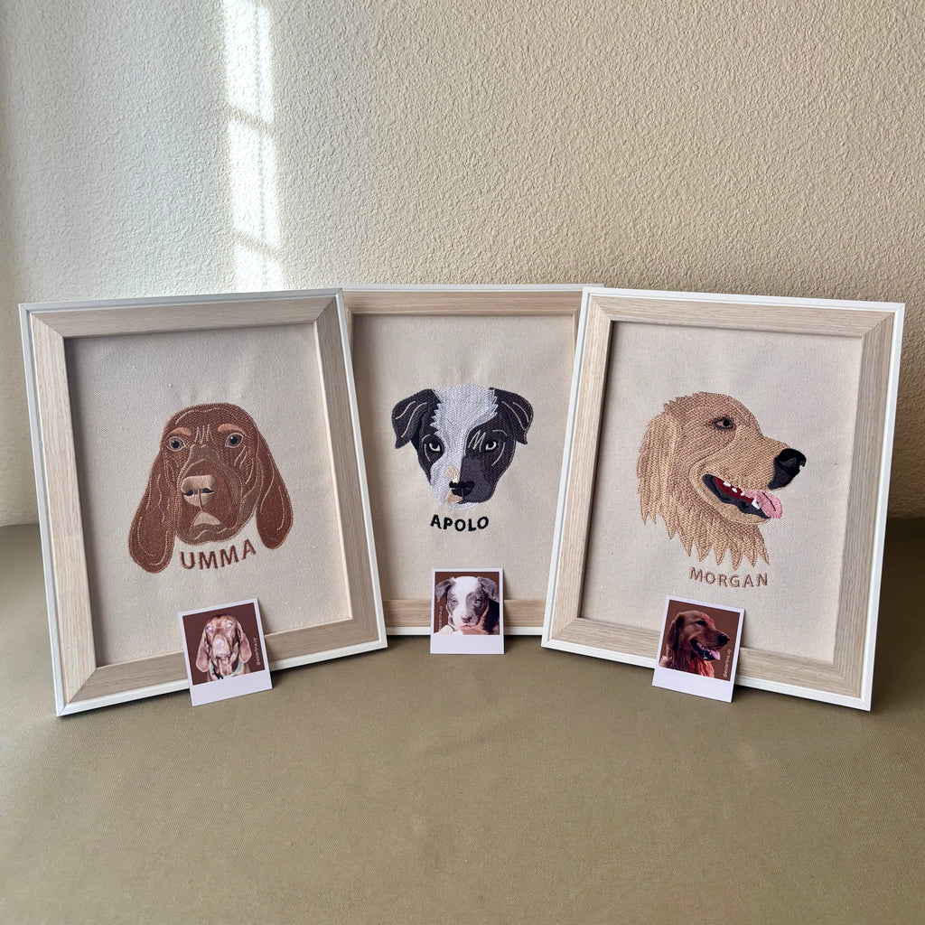 Cuadro con mascota bordada a color