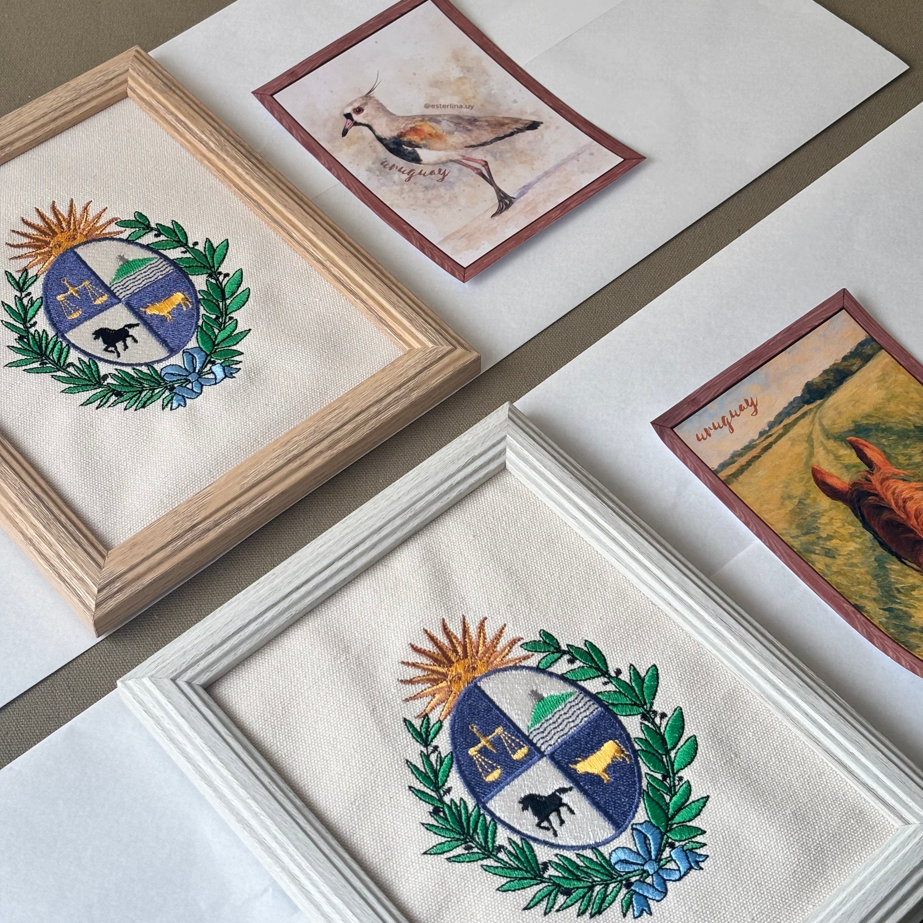 Cuadro bordado con escudo nacional a color