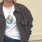 Remera con escudo nacional bordado a color