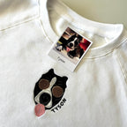 Buzo con mascota bordada a color