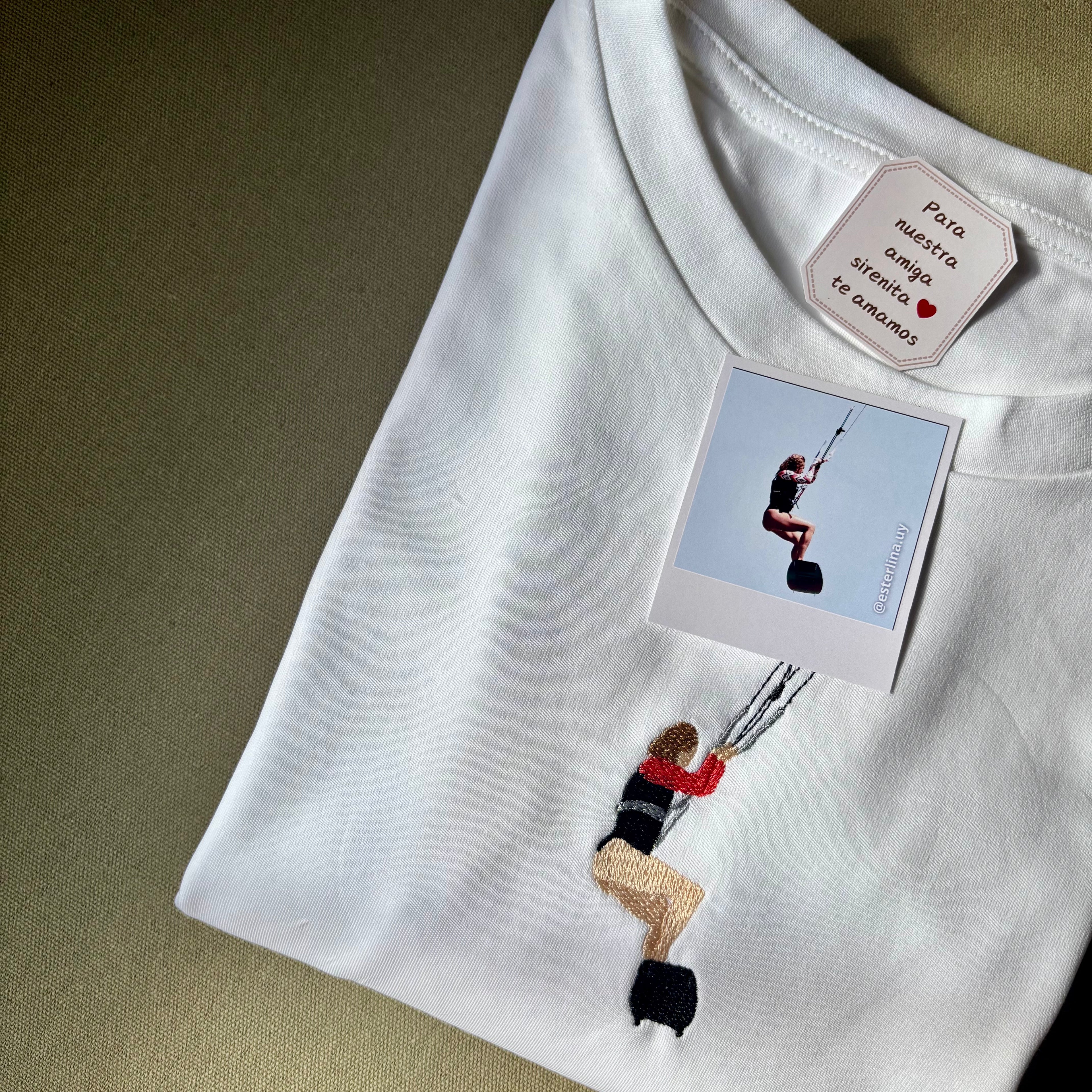 Remera con foto bordada