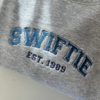 Buzo Swiftie 1989 bordado