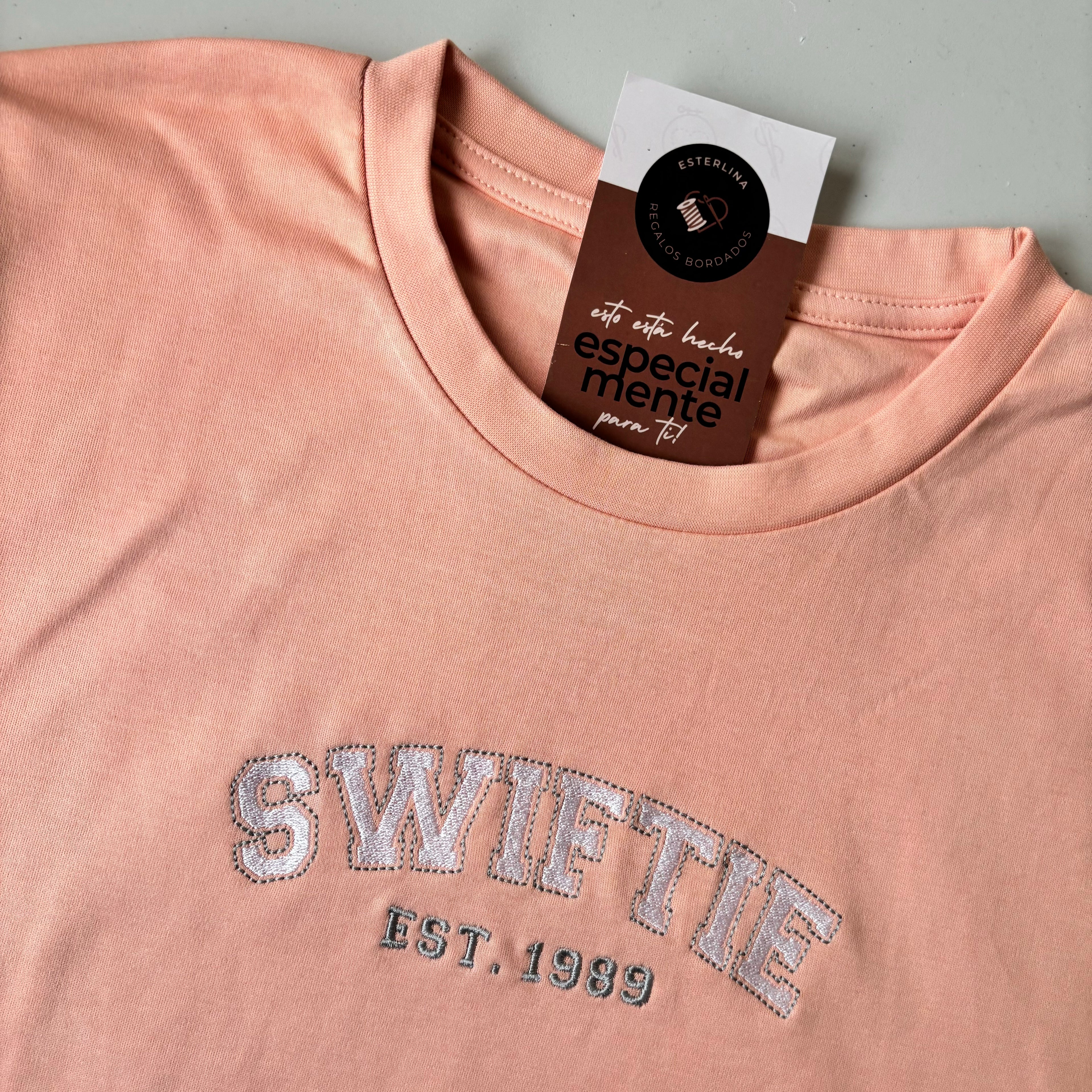 Remera Swiftie 1989 bordada