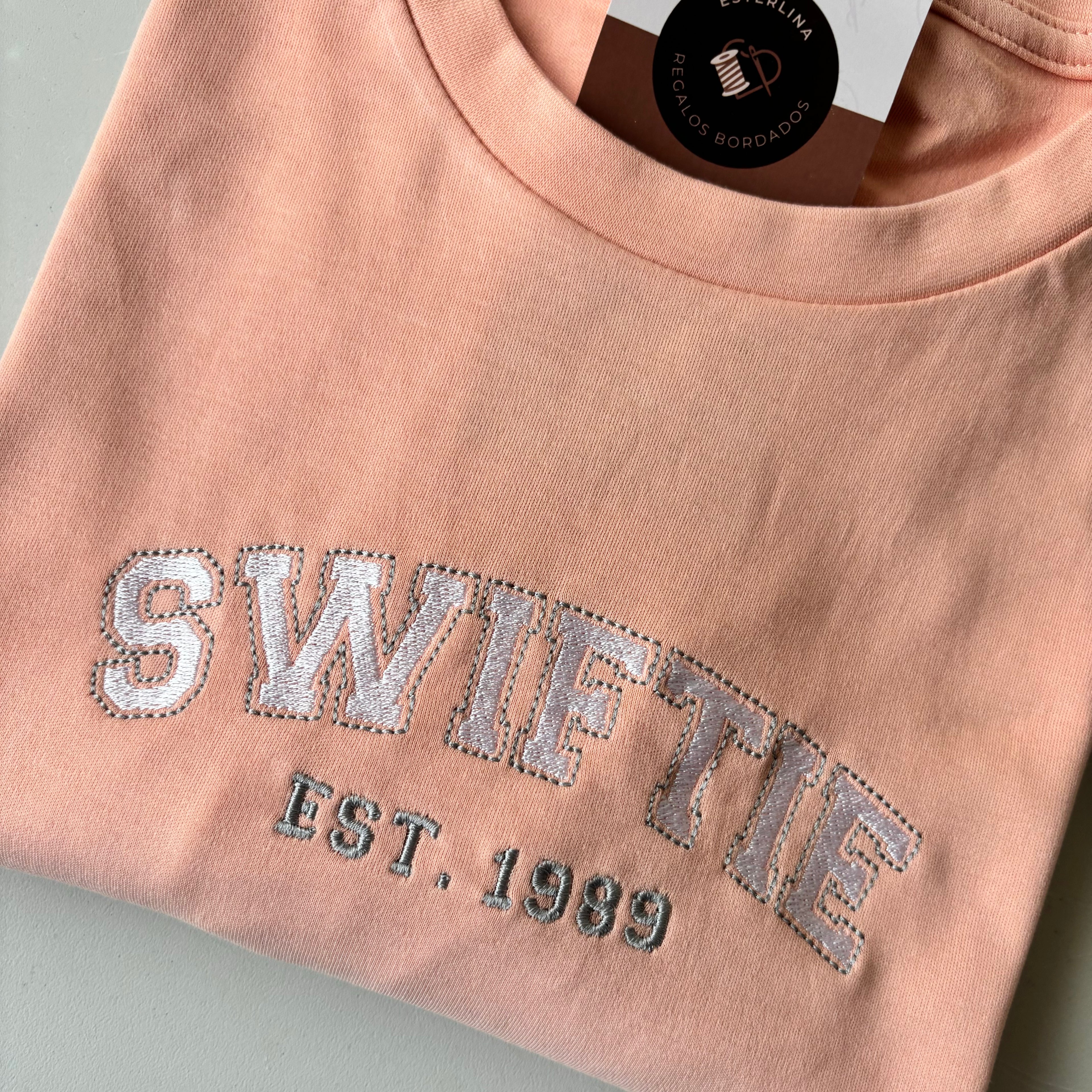 Remera Swiftie 1989 bordada