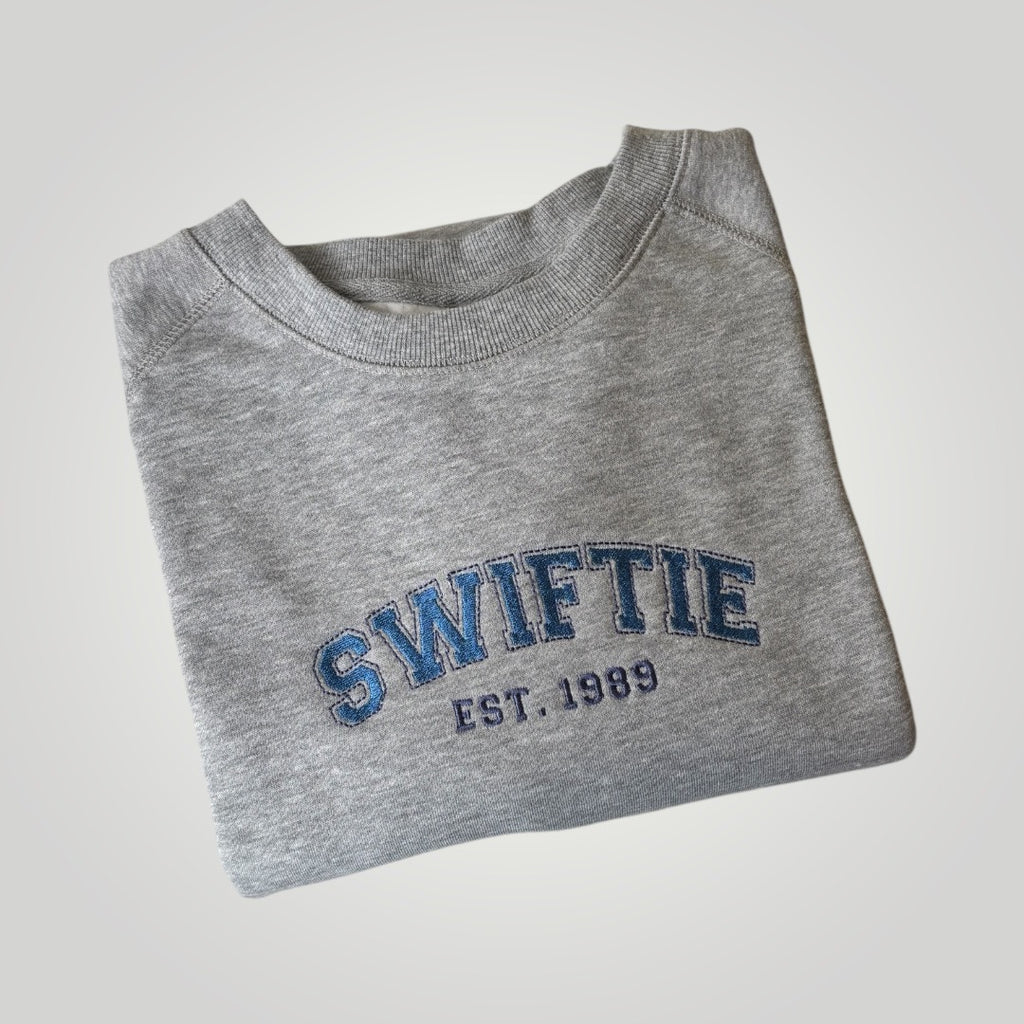 Buzo Swiftie 1989 bordado