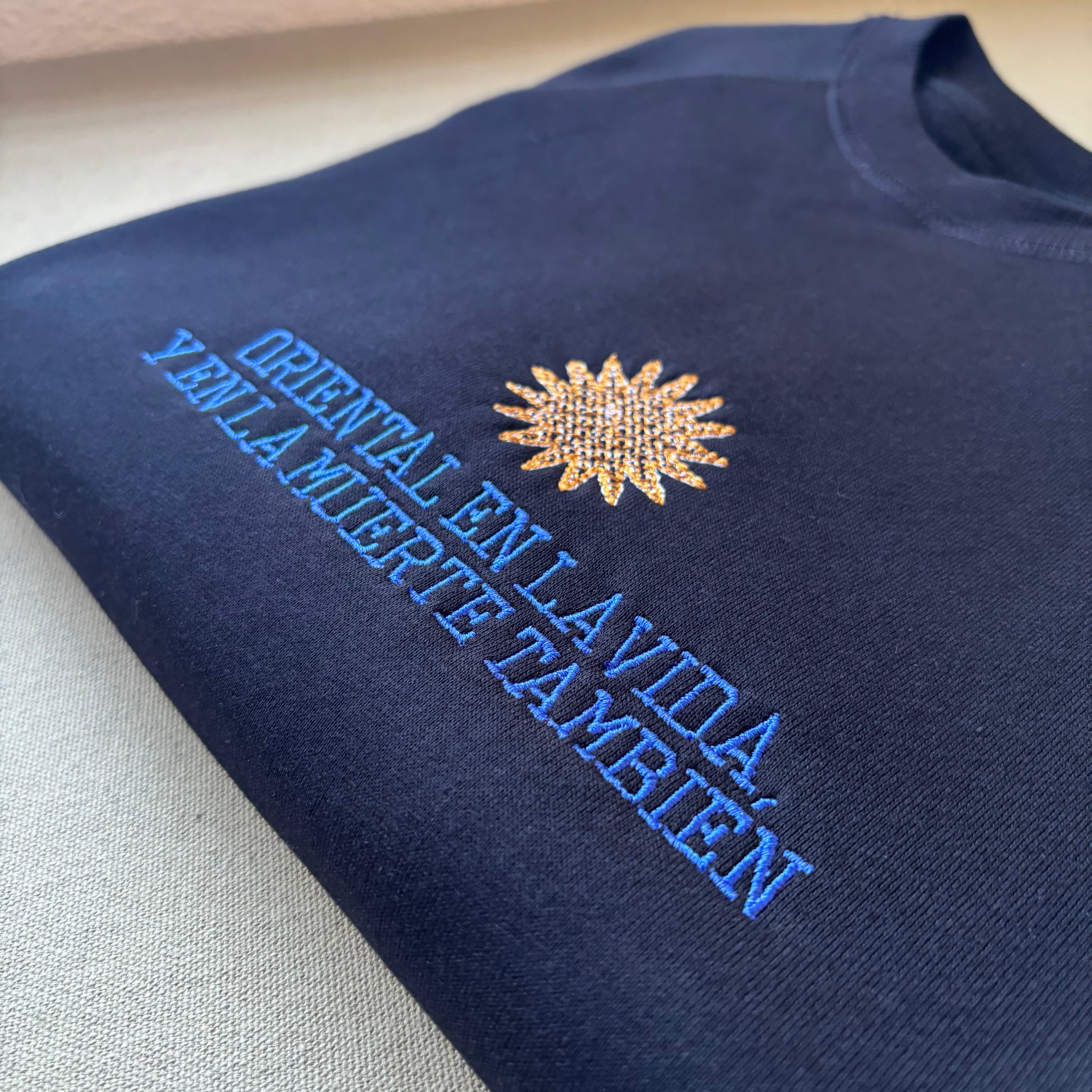 Buzo bordado "oriental en la vida"