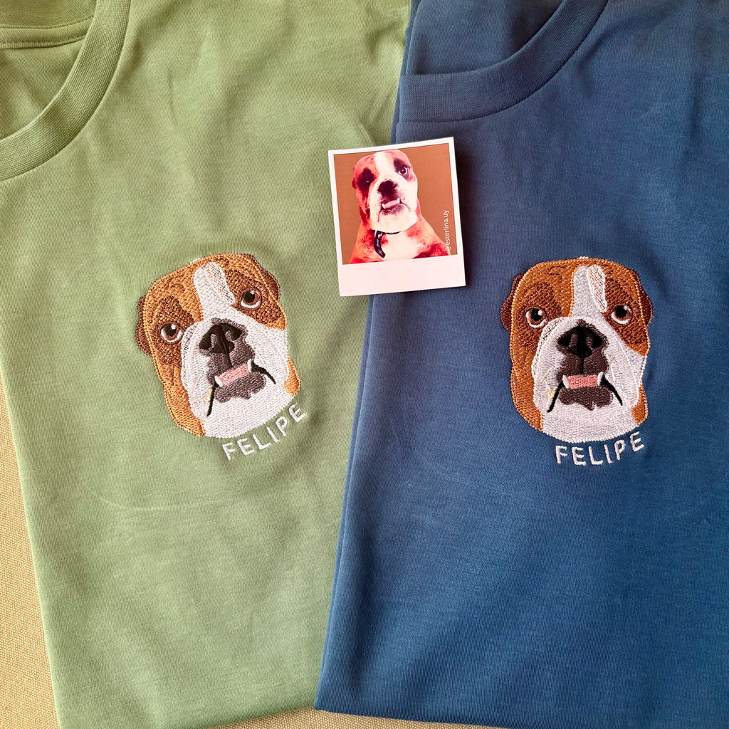 Remera con mascota bordada a color