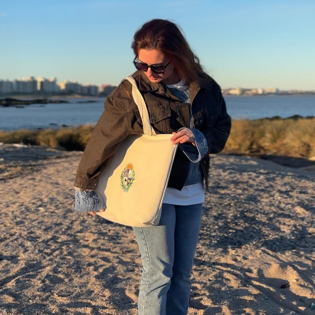 Tote bag con escudo nacional bordado a color