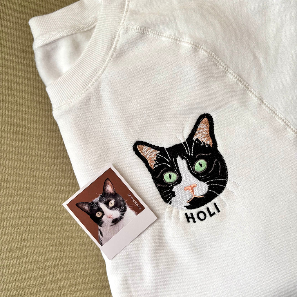 Buzo con mascota bordada a color