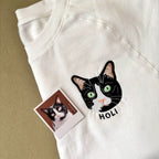 Buzo con mascota bordada a color