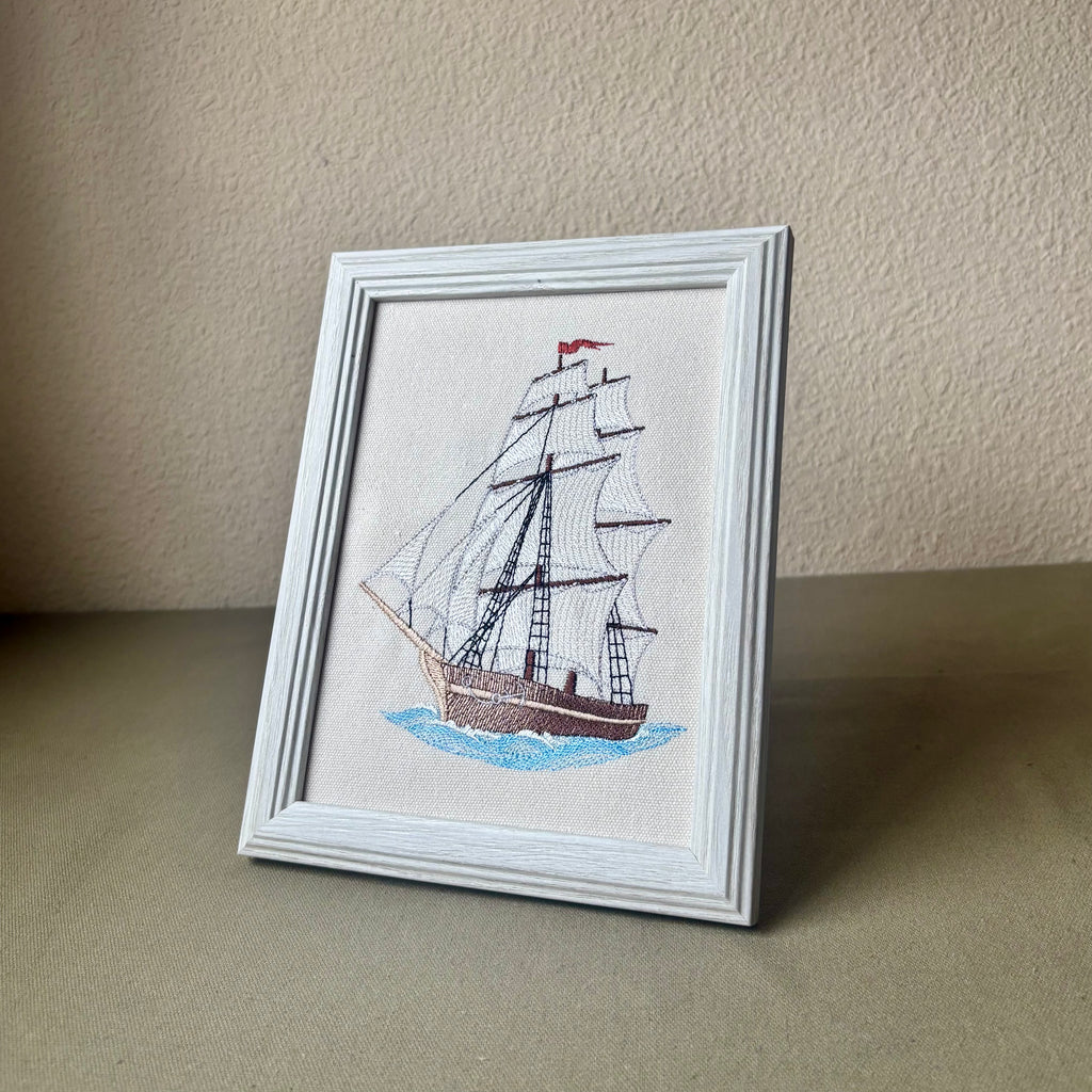 Cuadro bordado con barco de vela