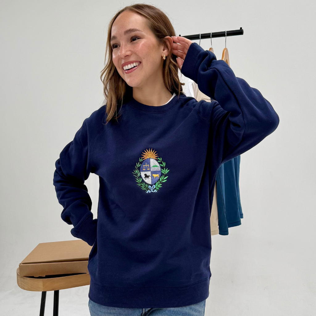 Buzo con escudo nacional bordado a color