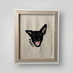 Cuadro con mascota bordada a color