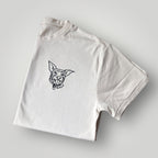 Remera con mascota bordada lineal