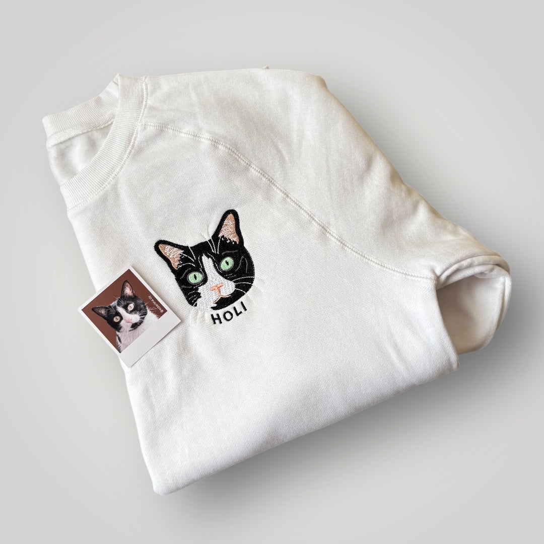 Buzo con mascota bordada a color