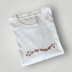 Remera bordada "in my mom era"