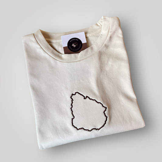 Remera con contorno de Uruguay bordado