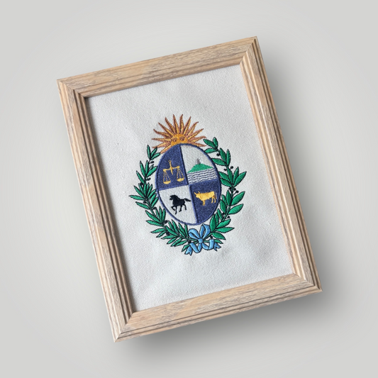 Cuadro bordado con escudo nacional