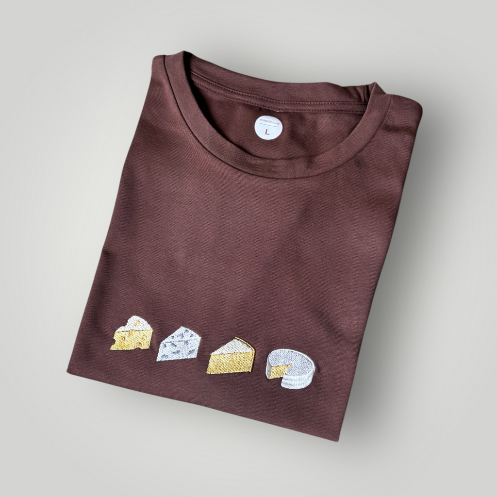 Remera bordada con quesos