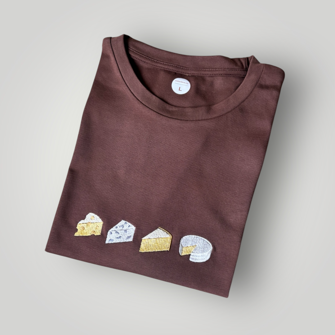 Remera bordada con quesos