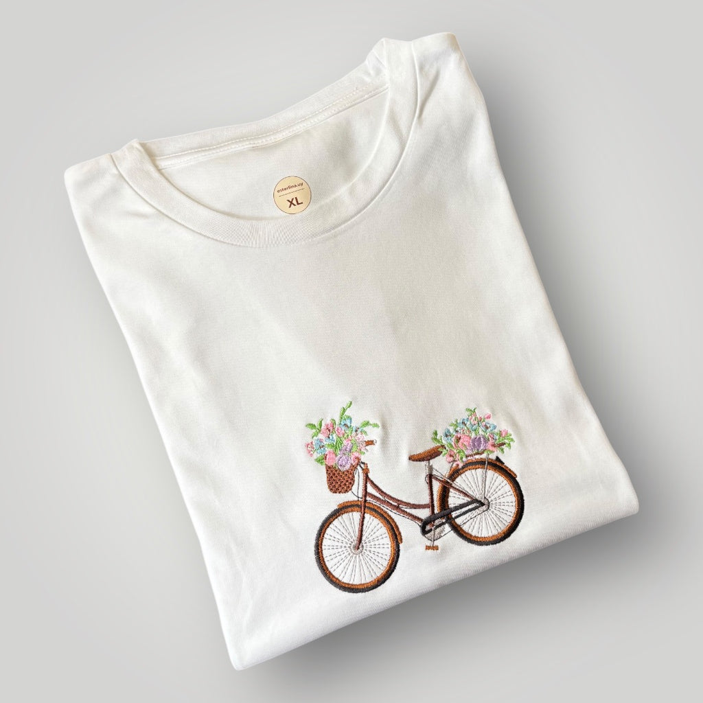 Remera bordada con bicicleta