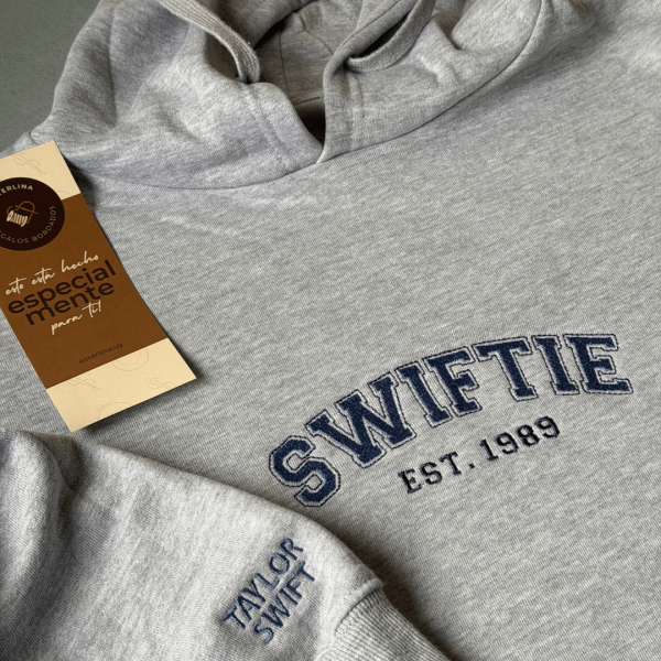 Bordado "Swiftie est. 1989"