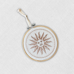 Bastidor bordado con sol uruguayo