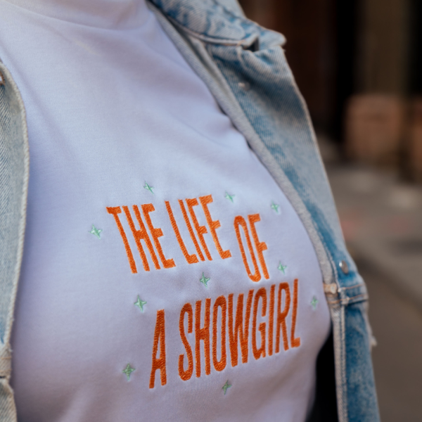Bordado "The life of a Showgirl"