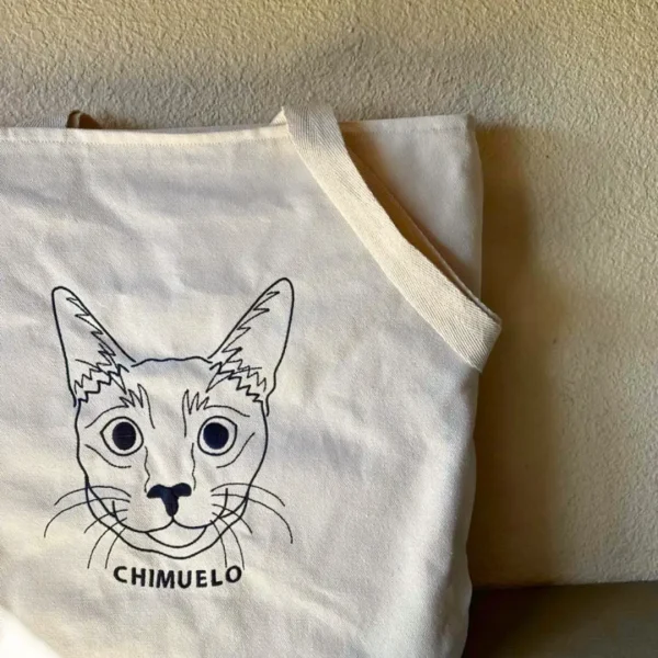 Tote bag con mascota bordada