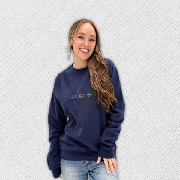 Buzo con símbolos lineales