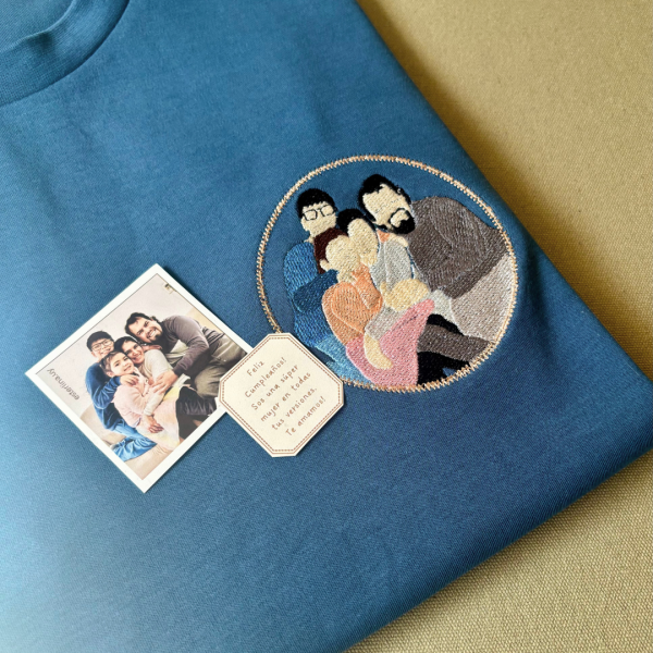 Remera con foto bordada